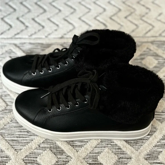 NWOT UGG KOOLABURRA SUNDELL BLACK FUZZ CHUCKA ANKLE BOOTS FAUX FUR SZ 9 - Picture 6 of 13